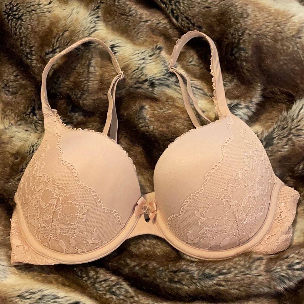 Body by Victoria’s Secret Lace-overlay Bra 34C